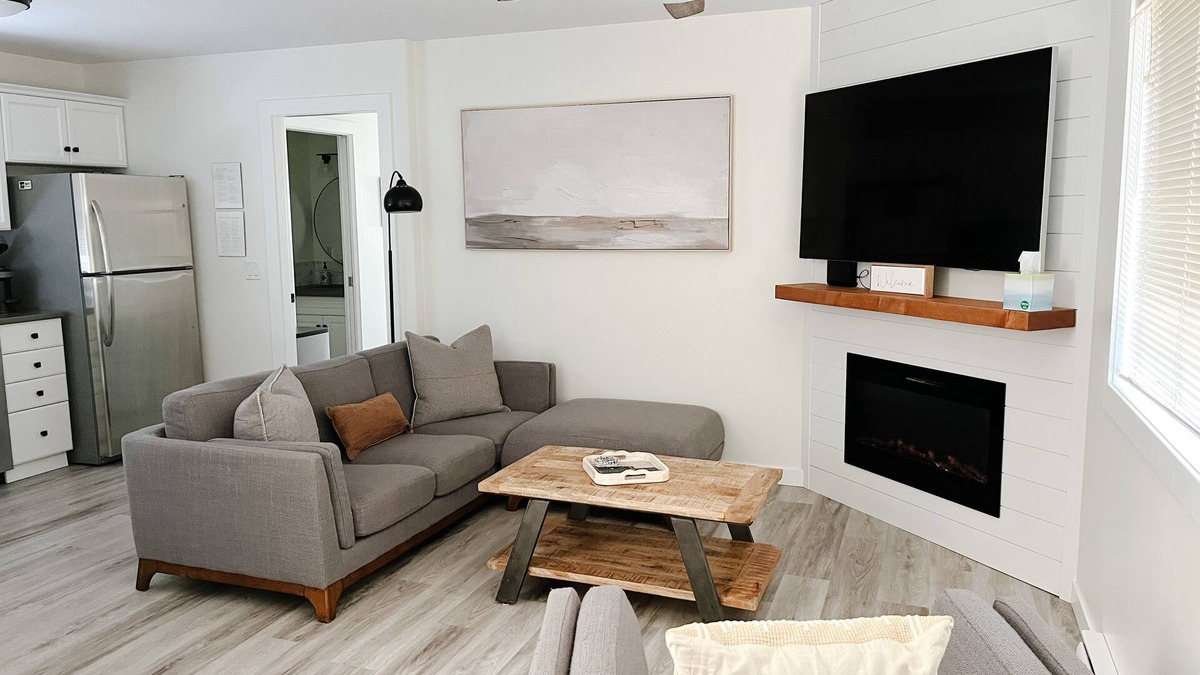 North End House | Central + Cozy 2 Bdrm House Minutes to Downtown - pet friendly