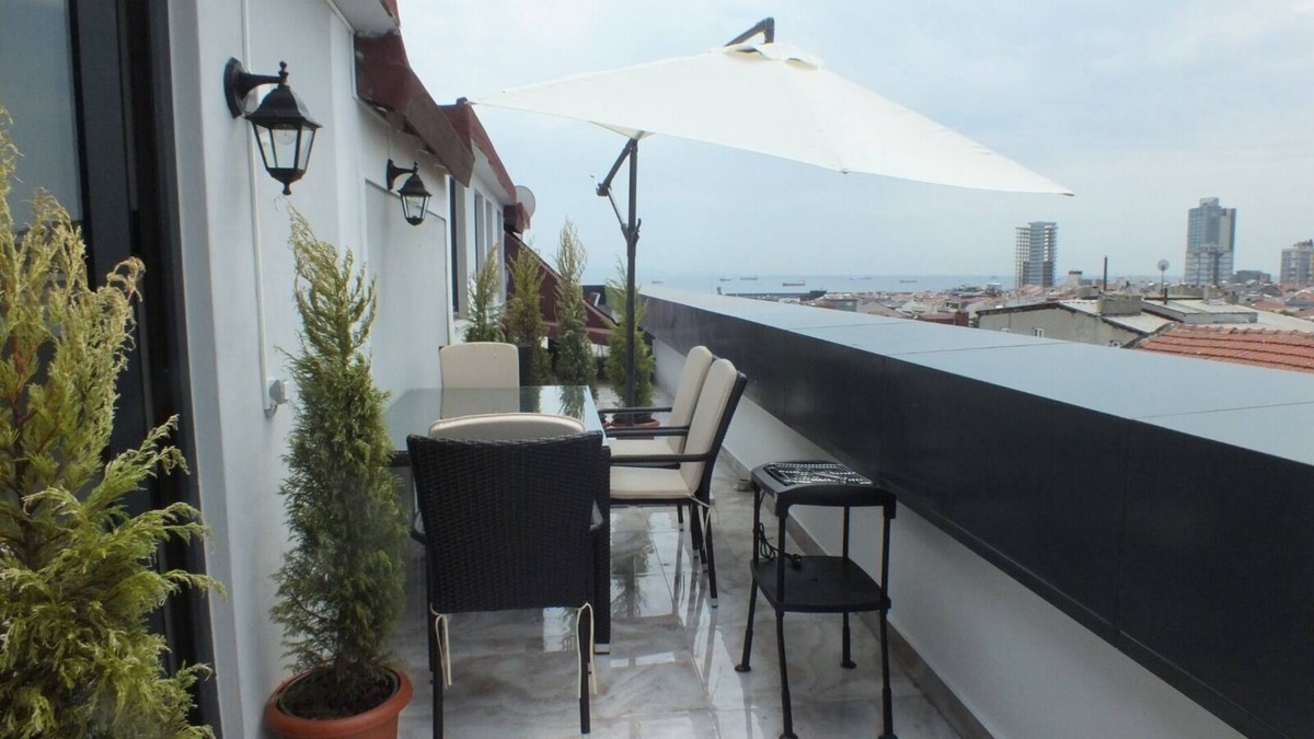 Bakırkoy House | Central cozy flat with terrace & sea view