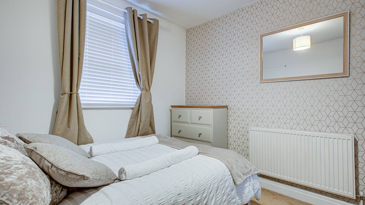 Gillingham Apartment | Central & Cozy Gillingham Apartment 1 min walk to station & town centre!