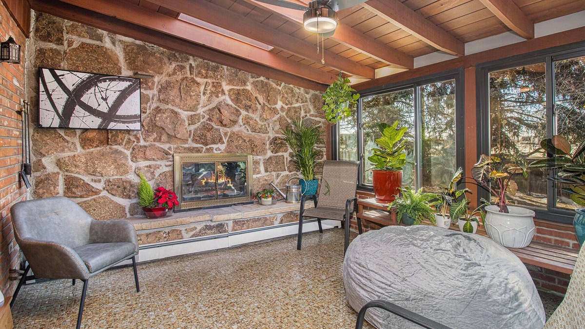 Southeast House | Central Denver 4 bedroom Sleeps 8 Relaxation Zone Close to Everything!