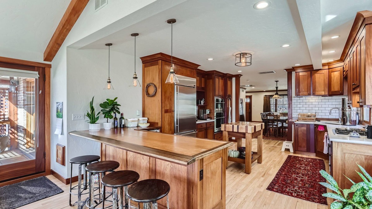 Washington Park House | Central Denver Home - Walkable - Hot Tub/Fenced Yard/Fireplace