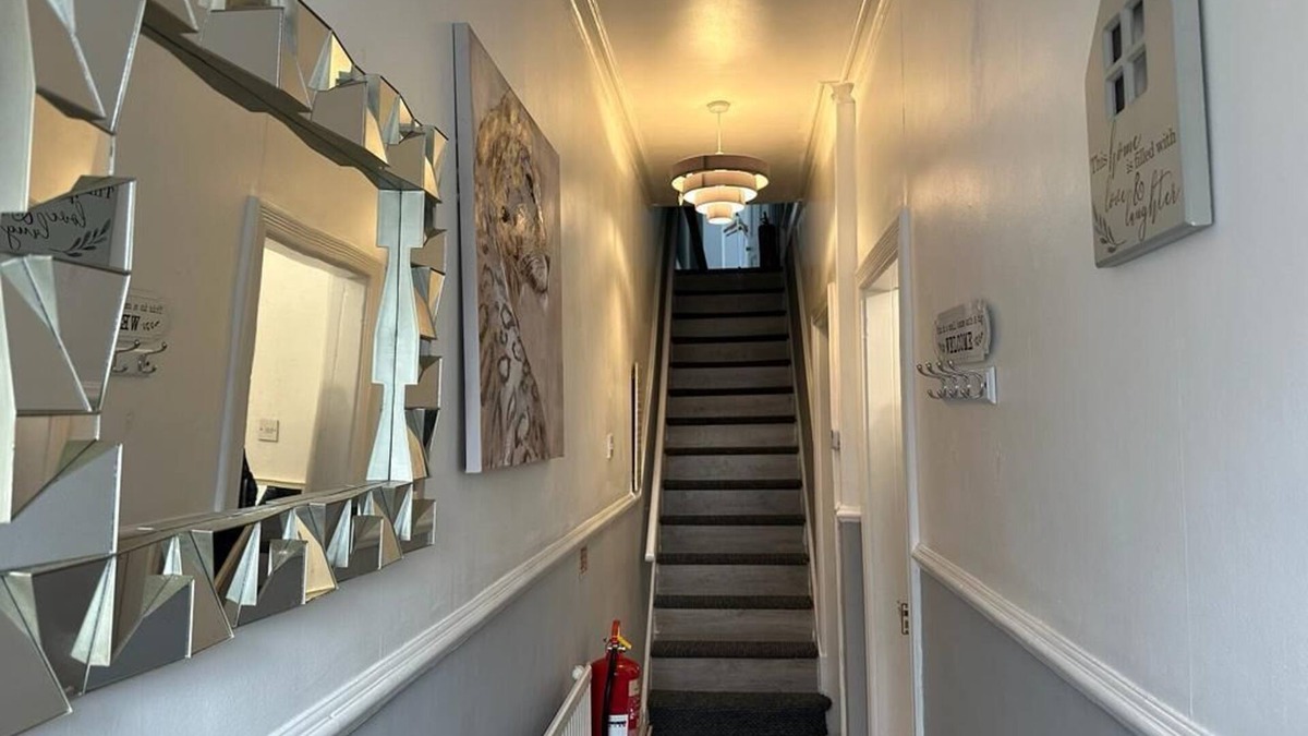Doncaster House | Central Doncaster Mansion