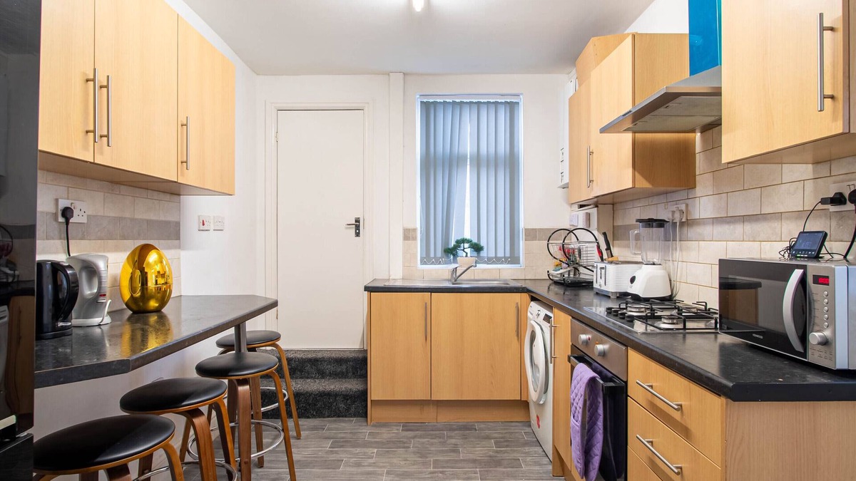 Doncaster House | Central Doncaster Park View Stay