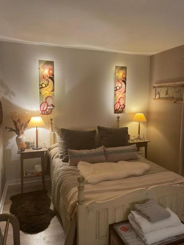 Hesdin House | Central double room with separate full bathroom