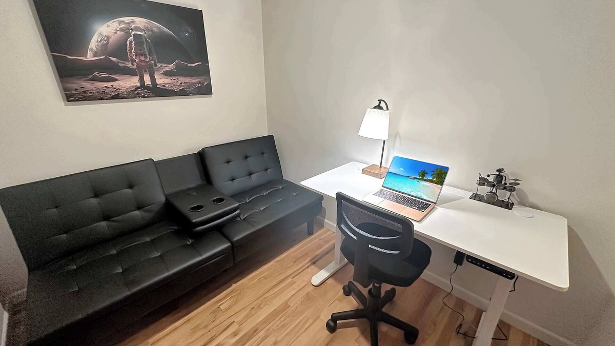Historic Downtown La Crosse Apartment | Central Downtown Stay with flex space