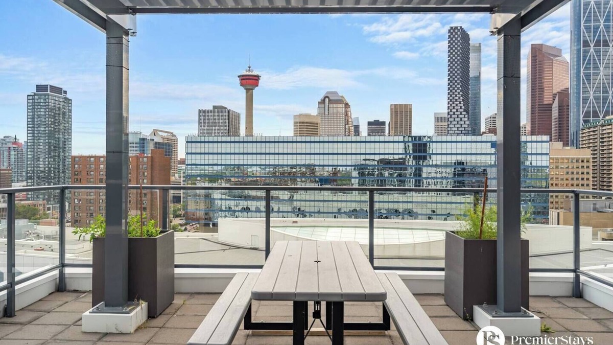 East Village Apartment | Central DT » King Bed » Near Library » Fitness Centre