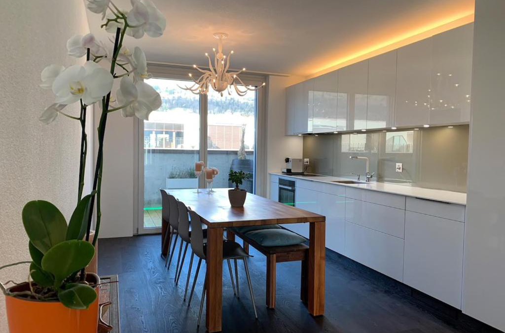 Biel House | Central & Elegant Room in Biel