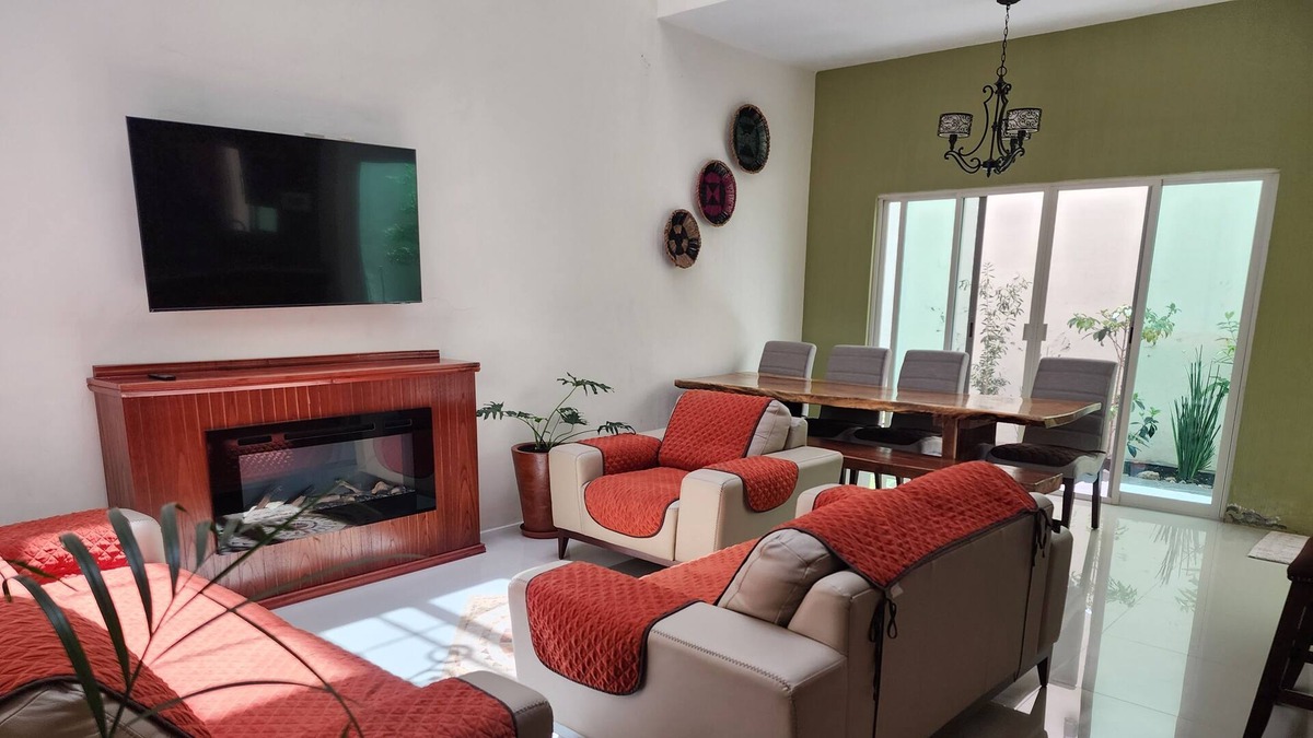 Tamazula de Gordiano House | Central family home / garage & WiFi.