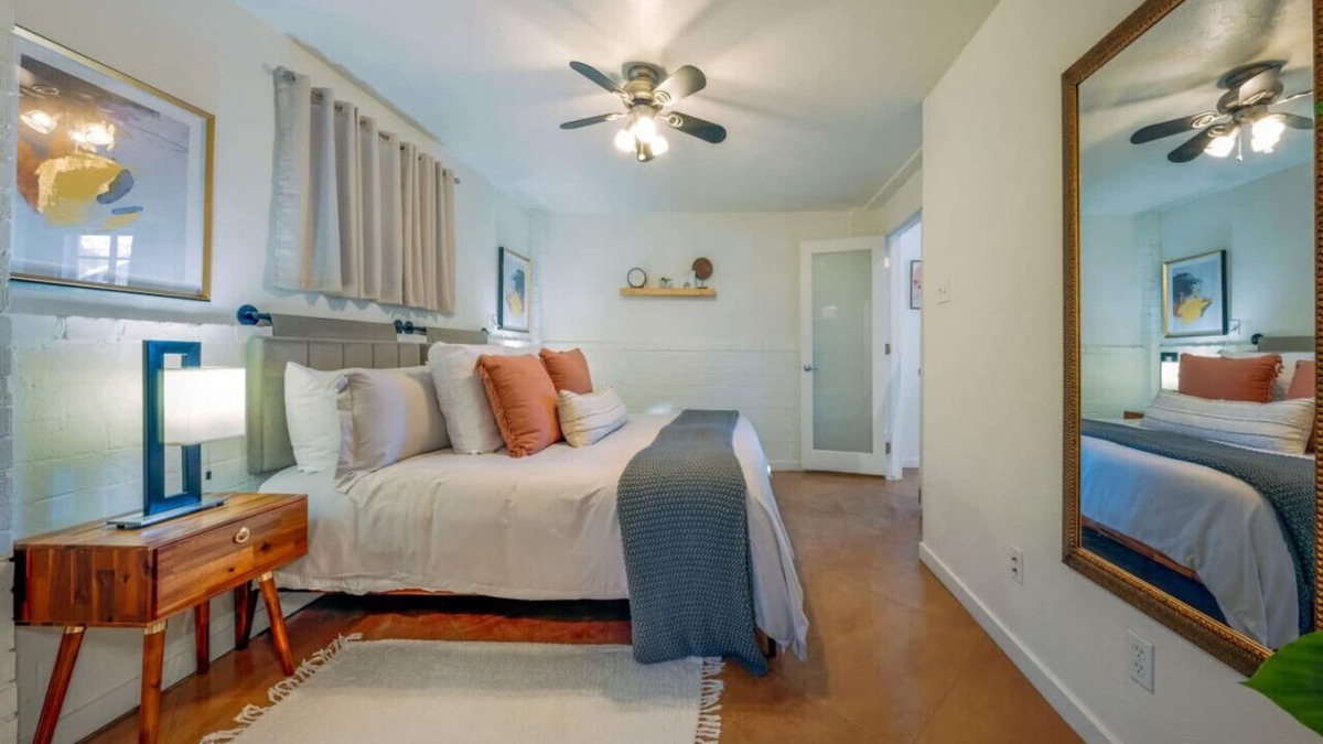 Blenman-Elm House | Central/Fenced/Cozy/1 BR & 1 BA/Guesthouse