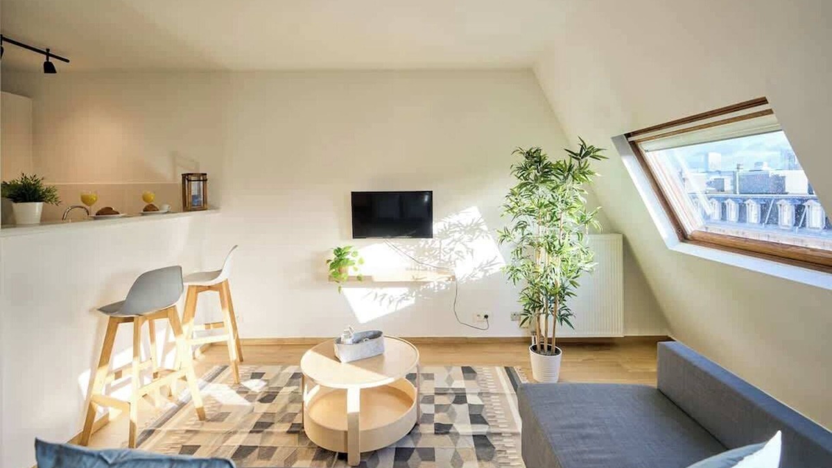 Lower Town Apartment | Central Grand Place Escape 6