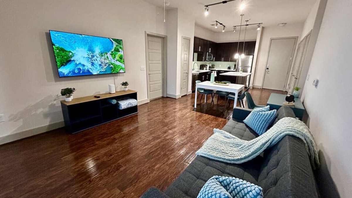 Washington Ave./ Memorial Park Apartment | Central Heights functional 2/2 Long-term Condo