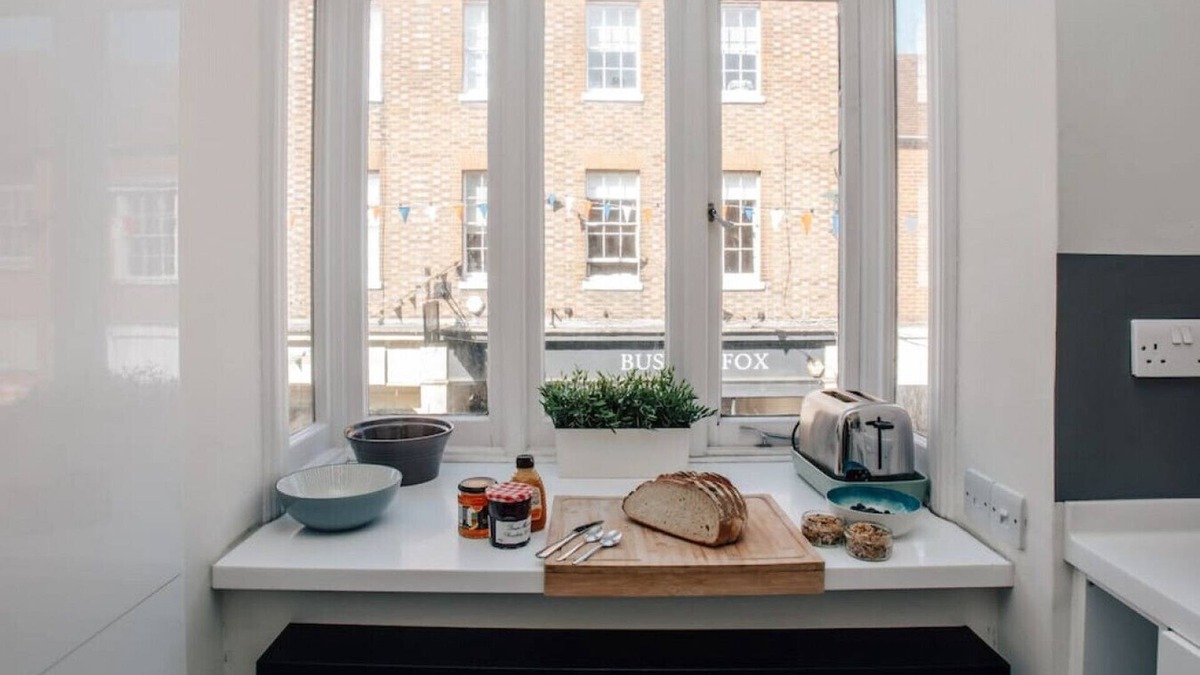 Henley-on-Thames Apartment | Central Hidden Gem - From 125 Per Night