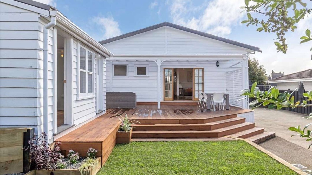 Northcote House | Central Home 10 minutes from Beaches and CBD! Pets Welcome