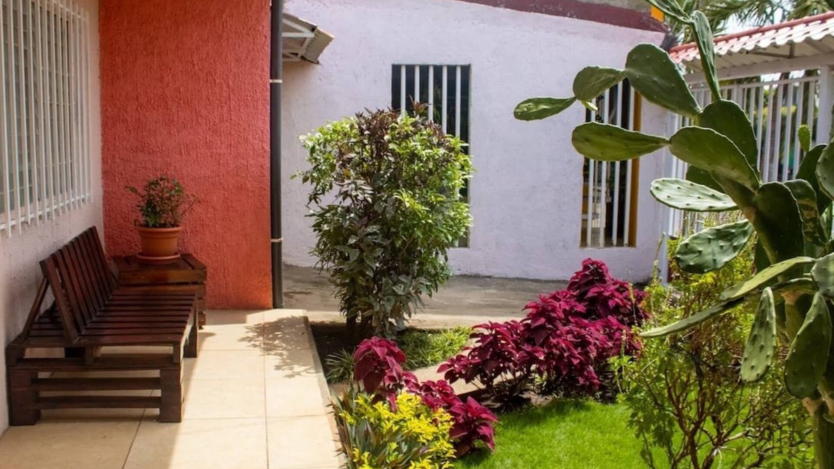 Managua House | Central Home 3BR w/King Bed, AC, Free parking