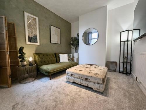 Portsmouth House | Central Home in Portsmouth Sleeps 10