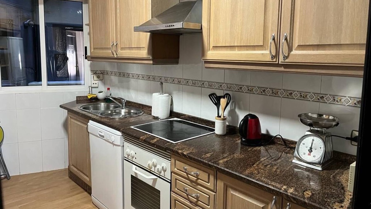 Santiago de Vigo Condo | CENTRAL HOUSE, 7 PEOPLE, 3 BEDS MARRIAGE, 1 INDIVIDUAL, AIR CONDITIONING
