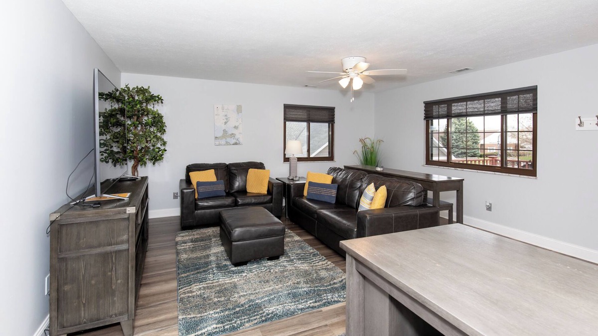 Huron Apartment | Central Huron Modern Apartment !