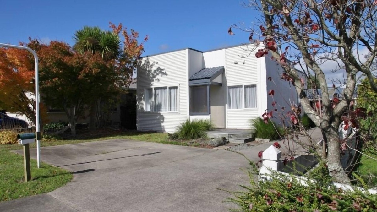 Rotorua Cottage | Central Kuirau Cottage with park views
