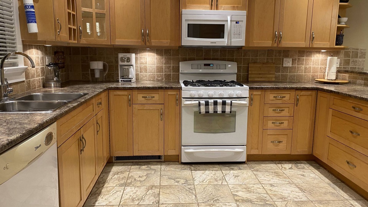 Central Lonsdale House | Central location 2 bedrooms spacious and bright