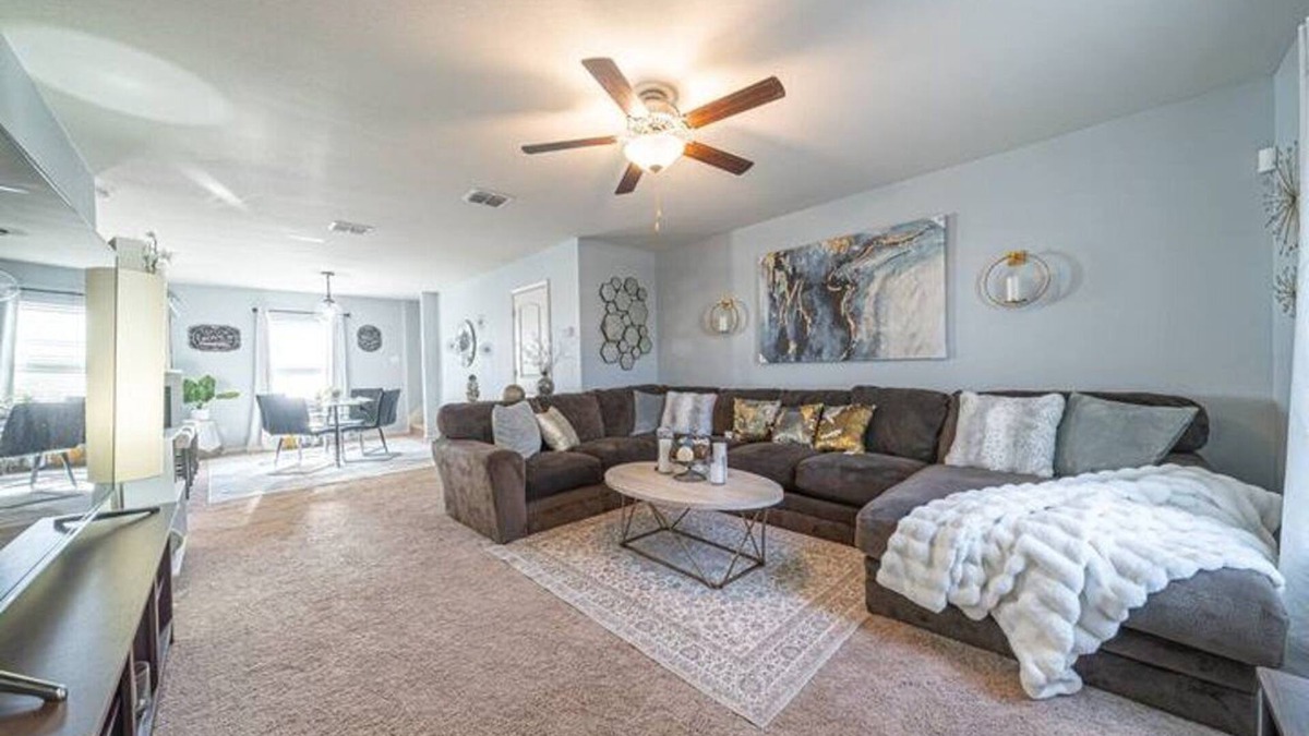 Medina Valley House | Central Location 3BR/2.5BA Near Lackland AFB, SeaWorld, Six Flags & Downtown