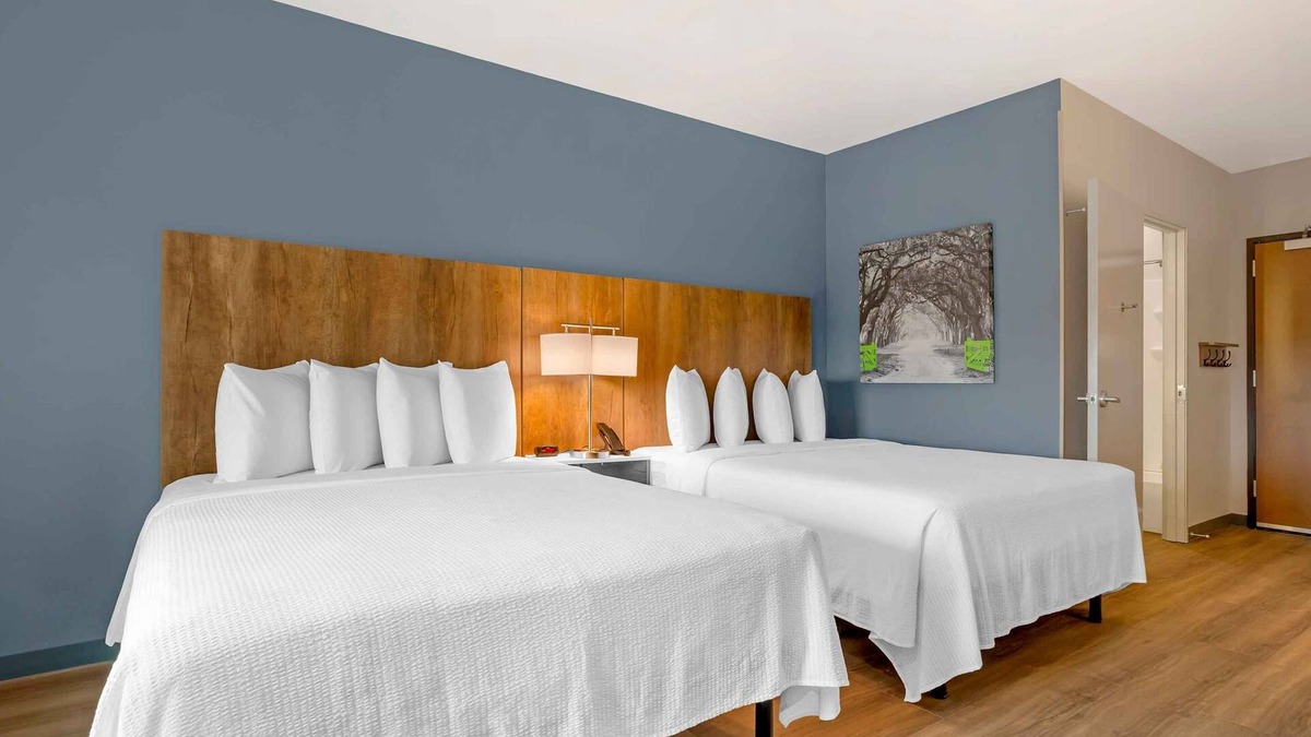 Trailer Estates Hotel | Central Location: Comfort & Convenience for Long Stays