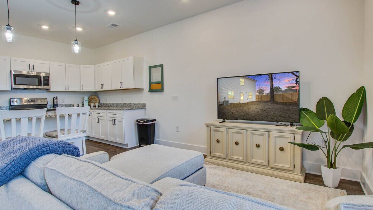 Hanahan House | Central location - Dog Friendly w/YARD! #3