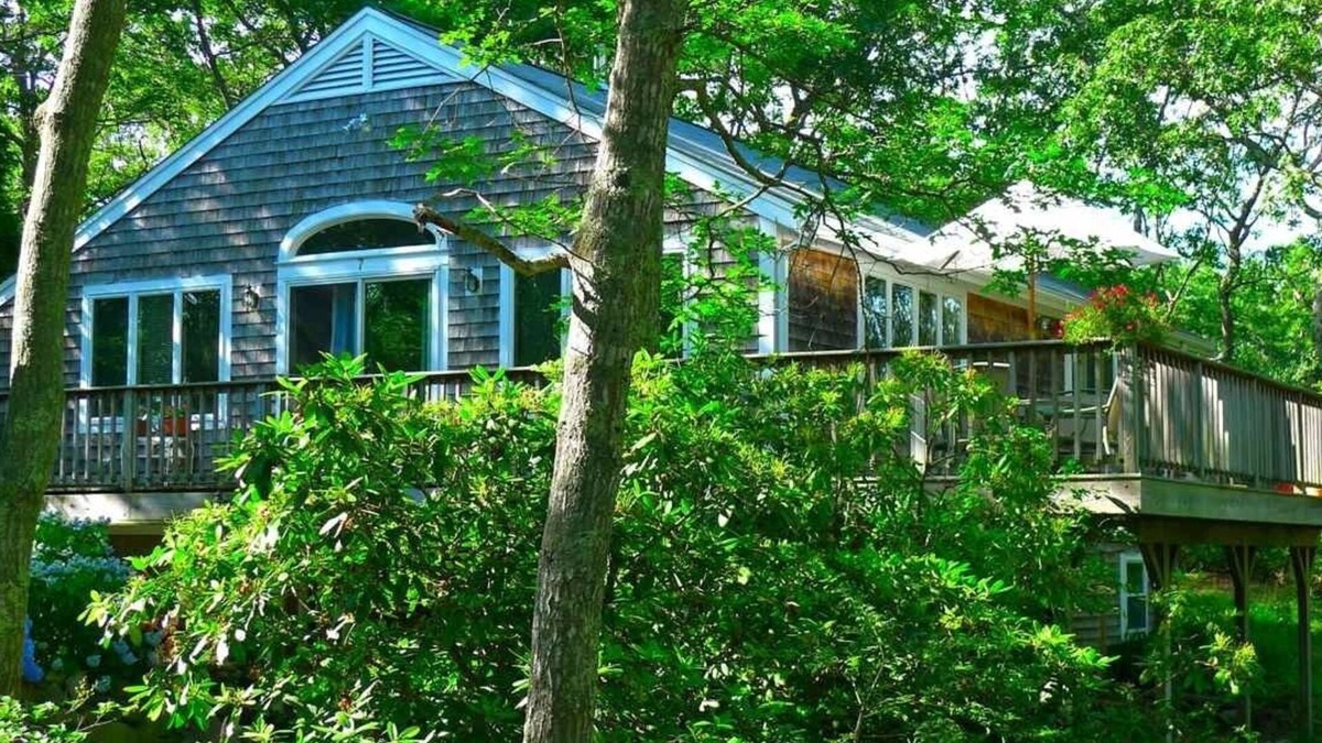 Vineyard Haven Apartment | Central location for your vacation
