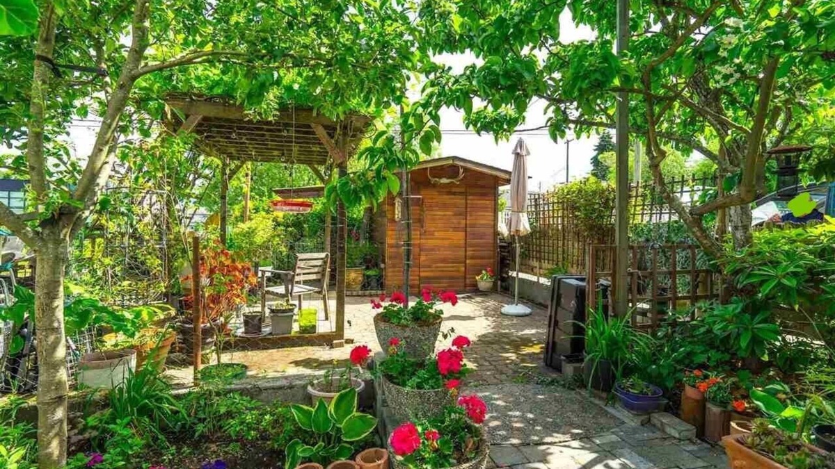 Renfrew-Collingwood House | Central Location, Renovated, Modern, Cozy, Clean Garden Suite Home!