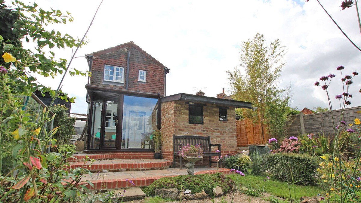 Kennington House | Central Location With Town Amenities Yet Great Access To The Countryside