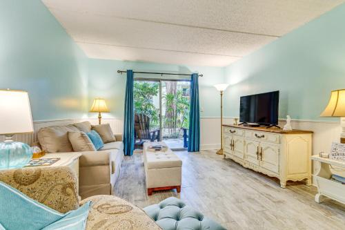 Mary Esther Apartment | Central Mary Esther Condo 5 Mi to Okaloosa Island!