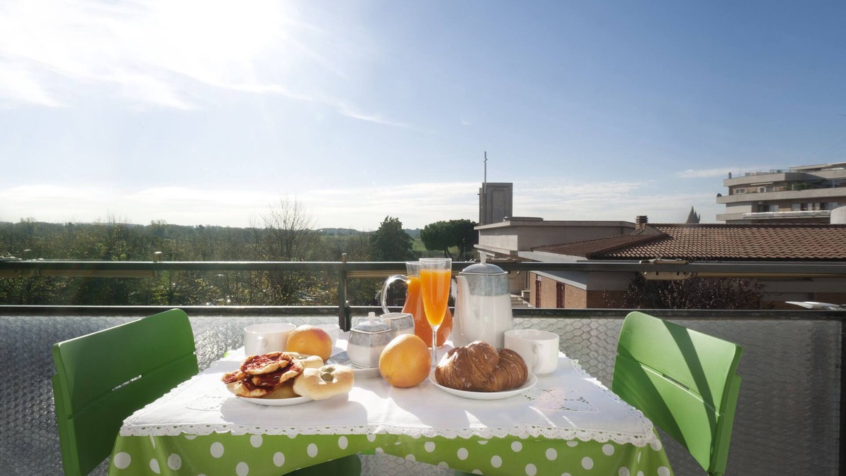 Appio Latino Apartment | Central, next to the Metro, overlooking the famous Appia Antica Park