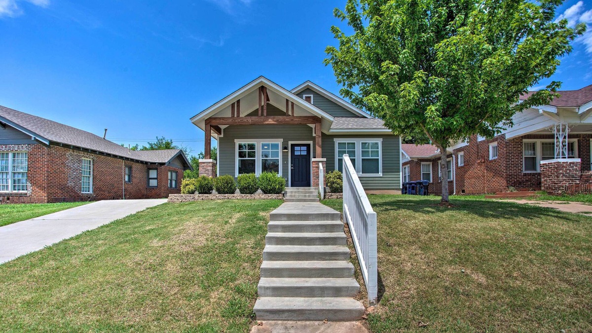 Lincoln Terrace House | Central OKC Home w/ Yard ~ 2 Mi to Bricktown!