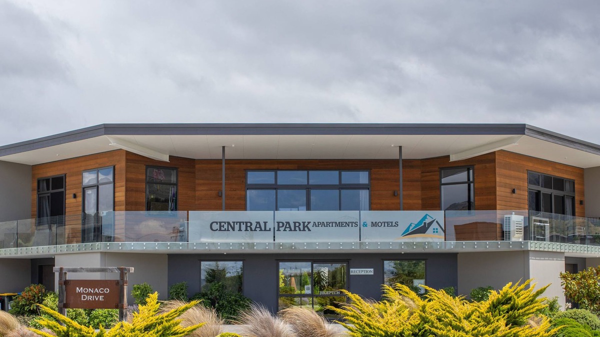 Lowburn Apartment | Central Park Apartments