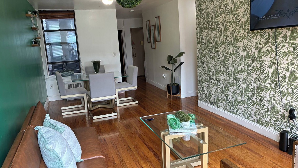 Central Park North Apartment | Central Park Green Treehouse 2-bedroom apartment New York City