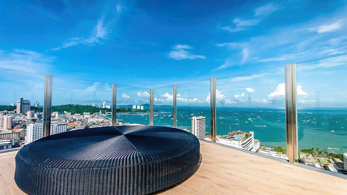 Phra Khanong Nuea Condo | Central Pattaya with Infinity Pool, Near The Beach