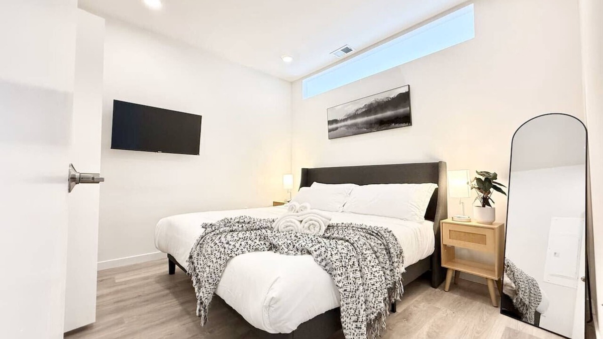 Poplar Apartment | Central Philly 1Br Apt with Gym