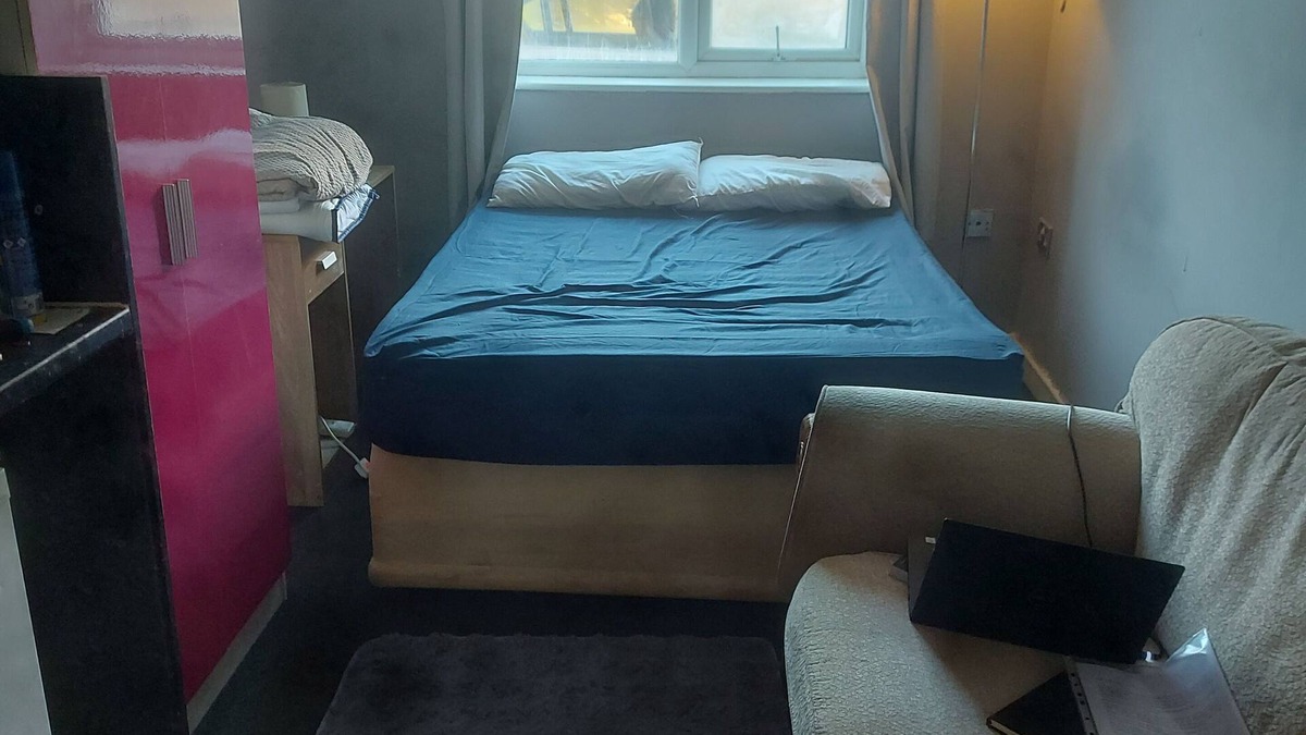 Preston Apartment | Central Preston Studio - Perfect City Break