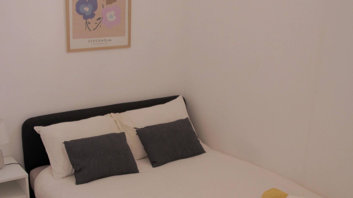 Sao Jorge de Arroios Apartment | Central Retreat in Vila Queiroz | 3 Guests Lisbon