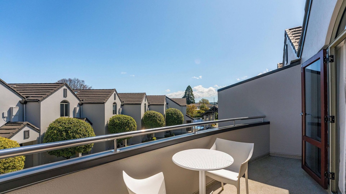 Taupo Cottage | Central Retreat - Lake Taupo Holiday Apartment