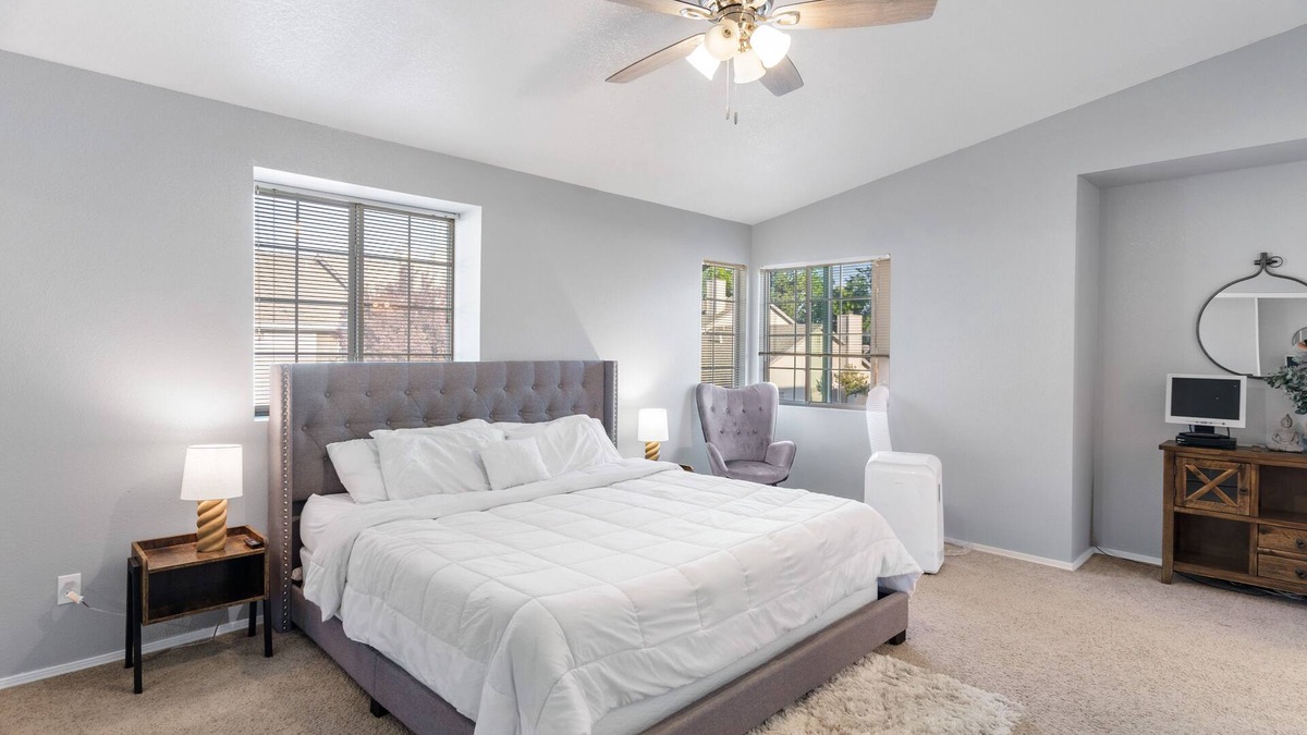 Sacramento House | Central Sacramento Home ♛Queen Beds - Clse Hwys* take a look!