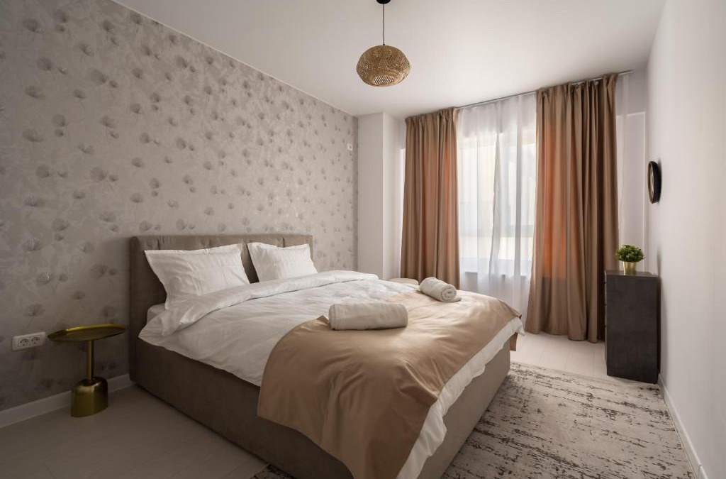 Sector 5 Apartment | Central Spacious Apartment 606
