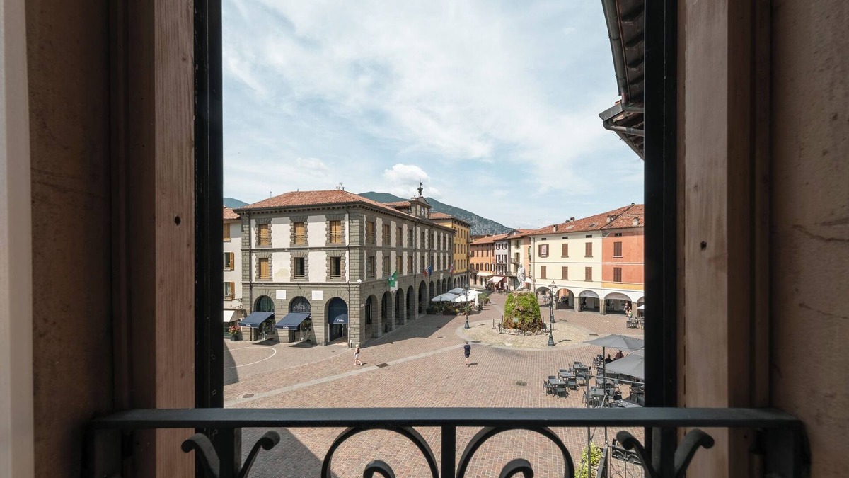 Iseo Apartment | Central square - One Bedroom Apartment, Sleeps 3