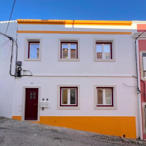 Setubal Apartment | Central & Sunny Apt 10m to Beach, By TimeCooler
