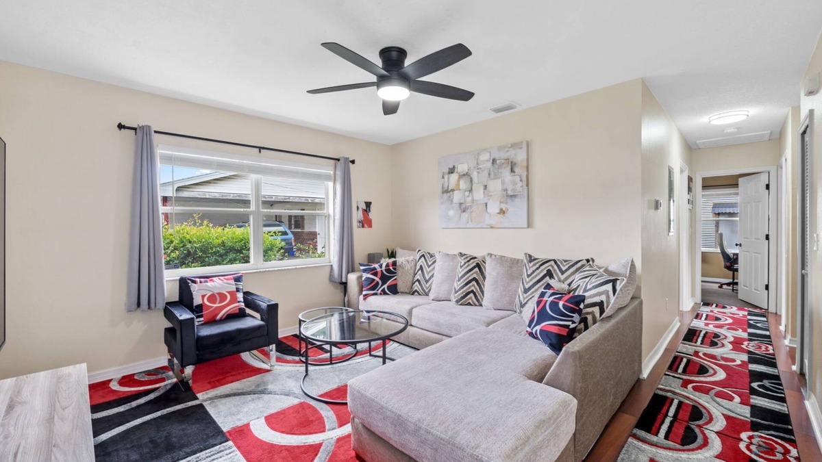 Carver City - Lincoln Gardens House | Central Tampa Escape – Perfect for Business, Getaways & Families