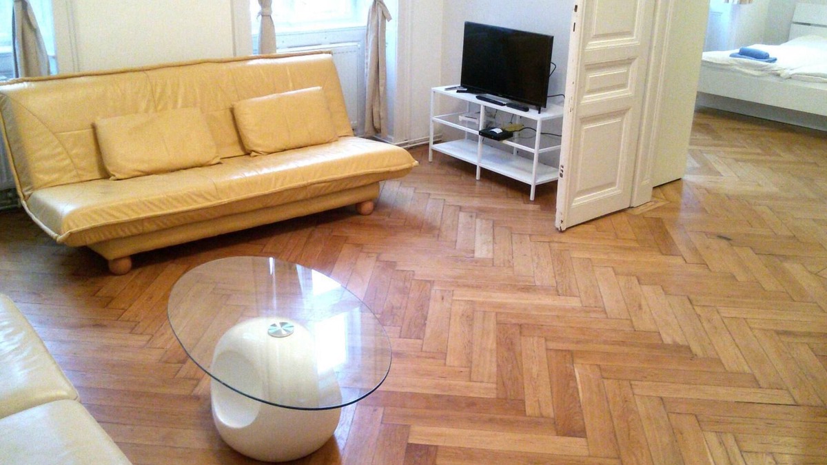 Roßau Apartment | Central three bedroom Apartment with garden view close to the ring huge free WiFi