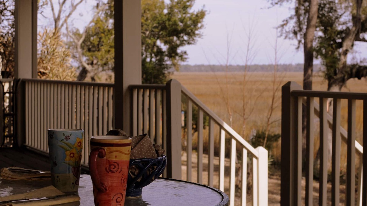 Knowles Island Plantation Cottage | Central to Beaufort, HHI, birding refuges, Parris Island. Pet & family friendly.