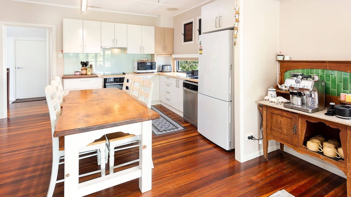 Torquay House | Central Torquay Treasure Close To Beach