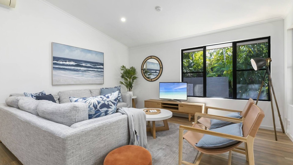 Noosaville House | Central Tropical Oasis with Pool
