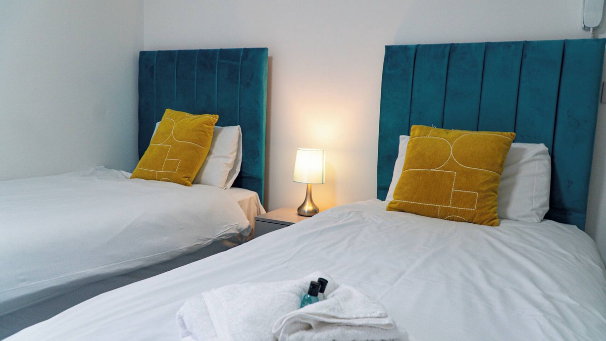 Adamsdown Apartment | Central twin bed flat