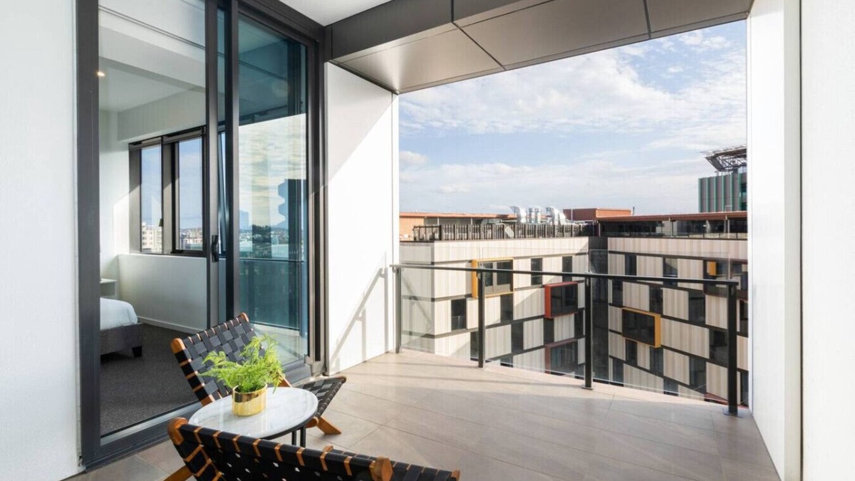 South Brisbane Apartment | Central Unit w/Modern Design, Close to Everything